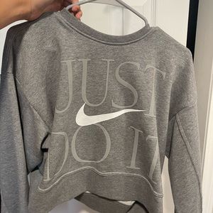 xs nike crop crewneck sweater